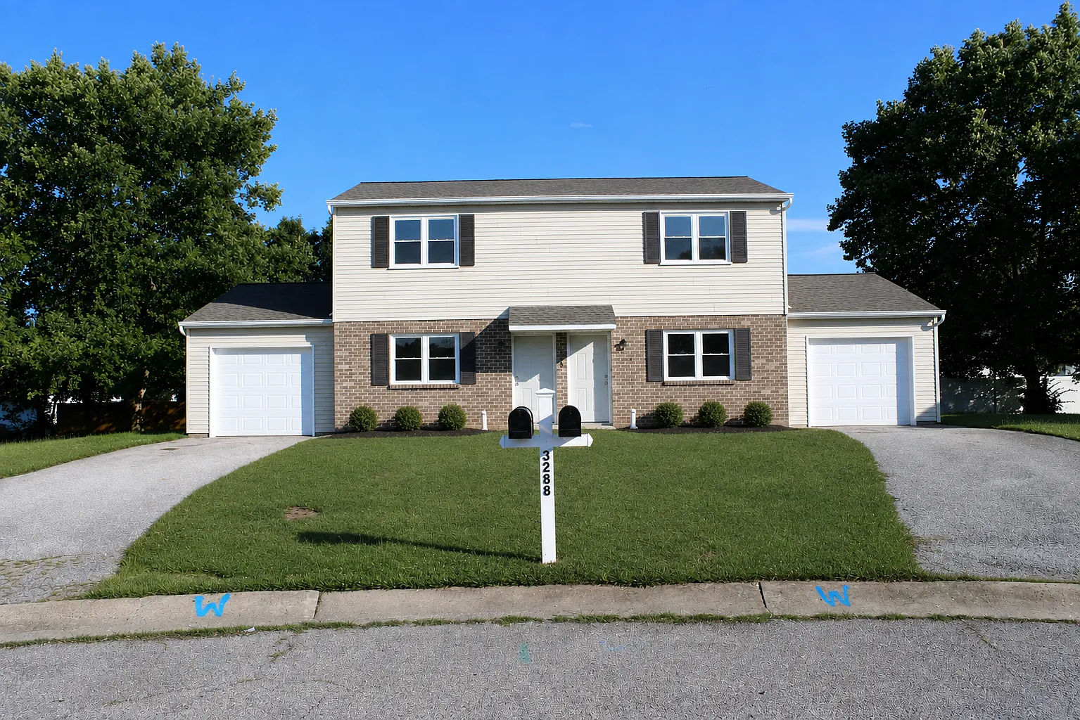 2 bed, 900 sqft, $1,625 — Photo 1