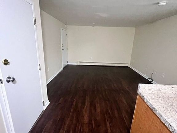 3rd image of 61 Park Ave W APT 1