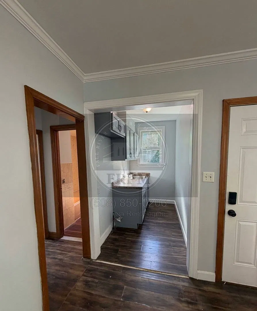 3 bed, 1.0 bath, $1,600 — Photo 2