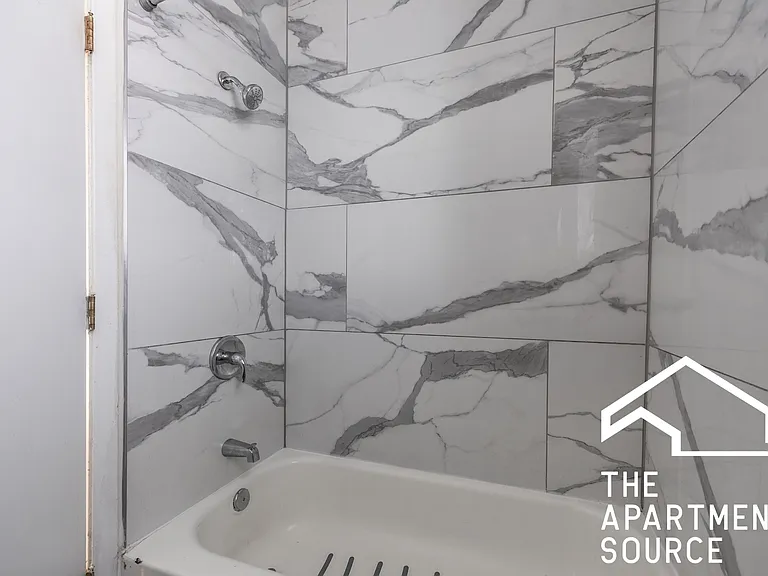 2732 W Chicago Ave #1R — Photo 12