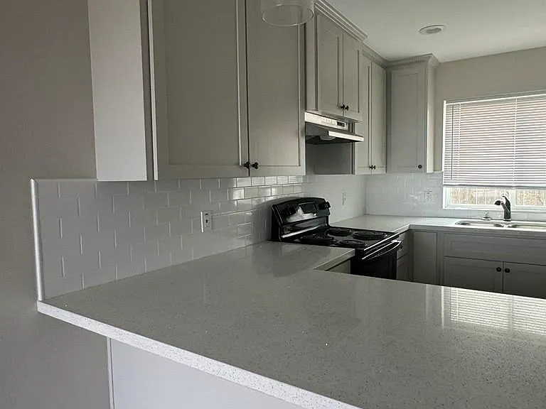 625 E Loop 499 — Photo 9