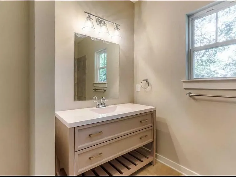 1000 Fleming St — Photo 18