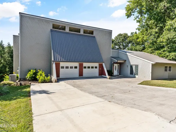 4303 W Cove Dr, Louisville, TN 37777