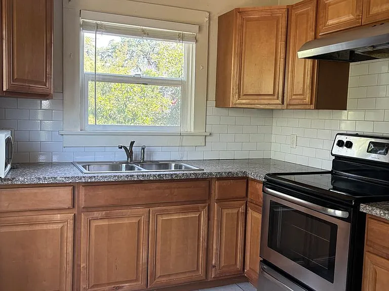 300 Cherry Ave — Photo 4