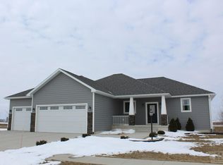950 Cobblestone Ln, Garner, IA 50438