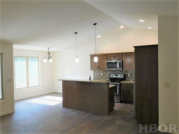4th image of 2404 Villa West Dr