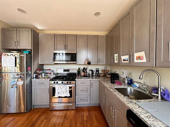 3rd image of 671-675 Orange St #675-4