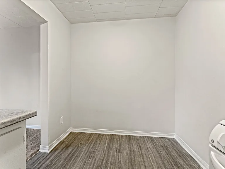 3590 Peter St — Photo 7