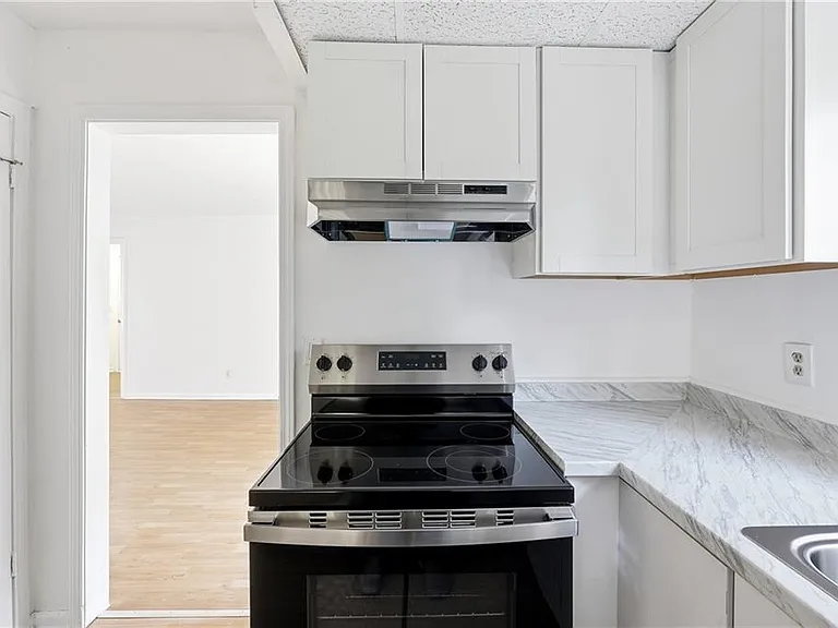 6917 Laurelwood Dr — Photo 10