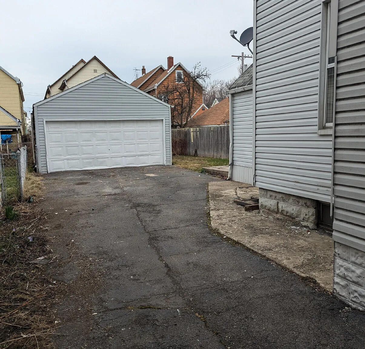 3 bed, 1.0 bath, $1,350 — Photo 3