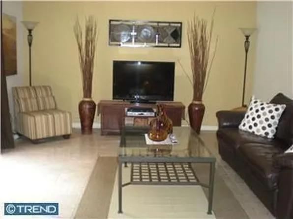 130 Spruce St APT 13A, Philadelphia, PA 19106