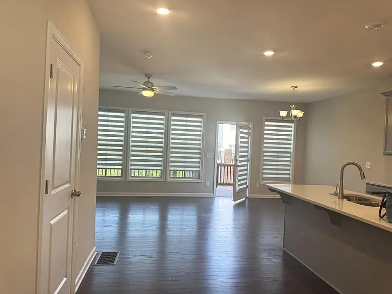381 Northaven Ave — Photo 3