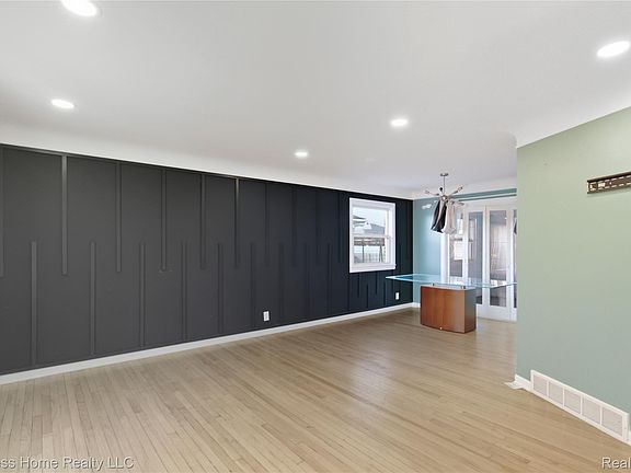 5th image of 11085 Busch Ave