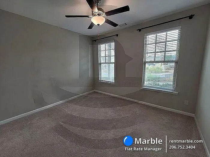 2565 Morehead St — Photo 11