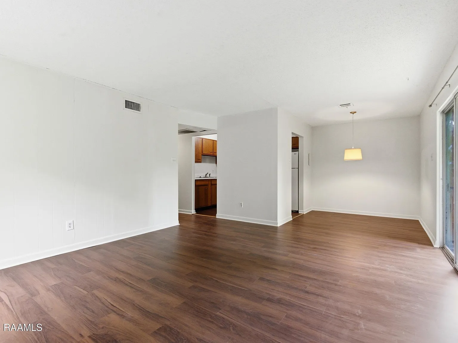 2 bed, 1.0 bath, 950 sqft, $1,000 — Photo 4