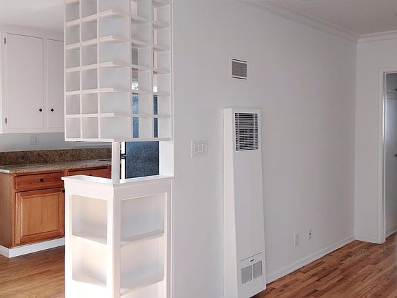 2nd image of 827 Lincoln Blvd APT J