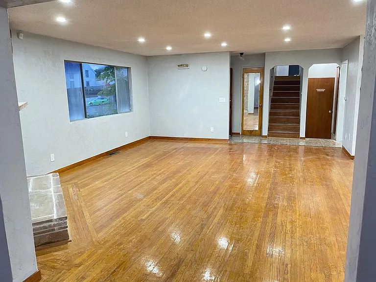 480 Napa St — Photo 11