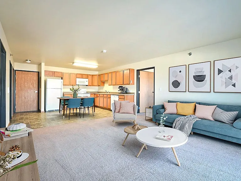 Paramount at the Bluffs Apartments — Photo 2