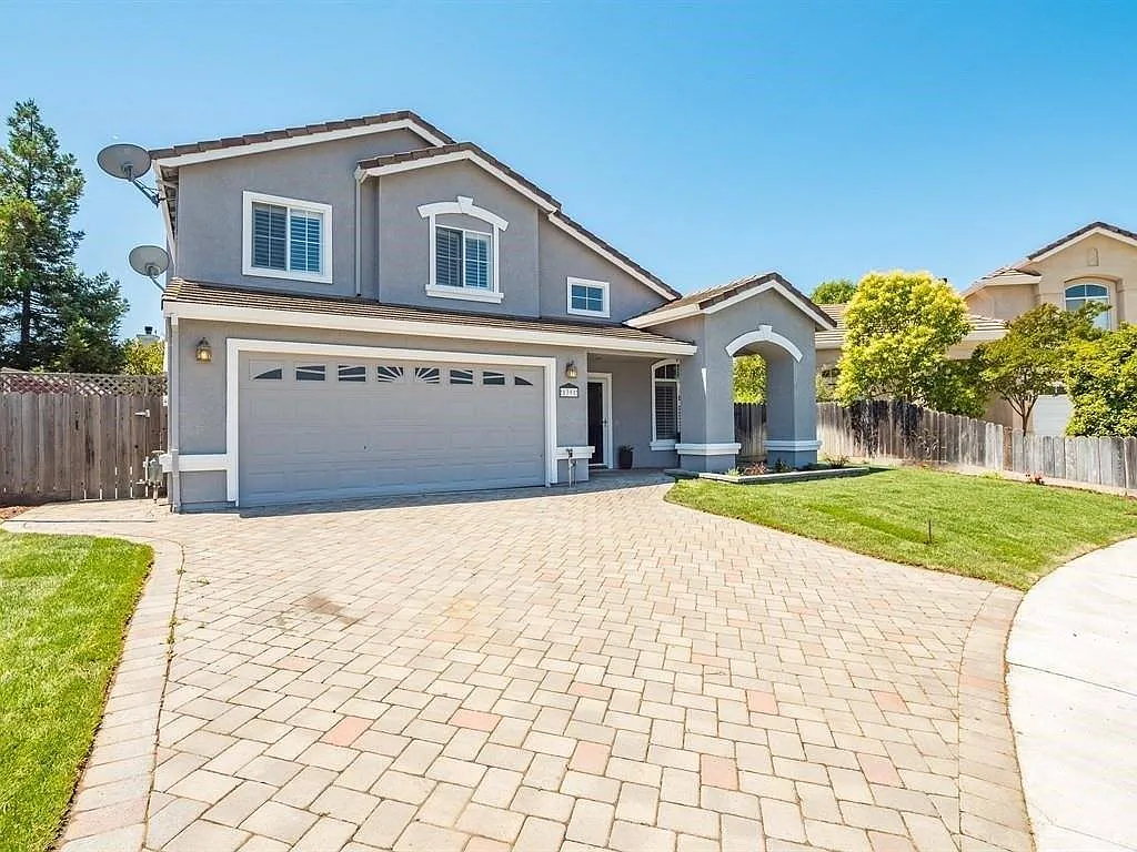 1391 Panorama Dr photo 1