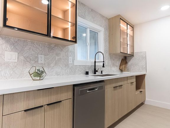 5th image of 3586 Payne Ave APT 12