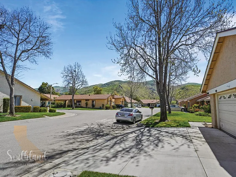 40002 Village 40 — Photo 12