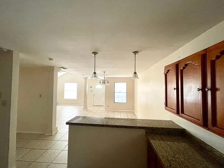 231 Malaga Dr — Photo 7