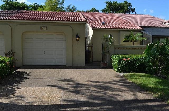 1st image of 631 Emerald Way E