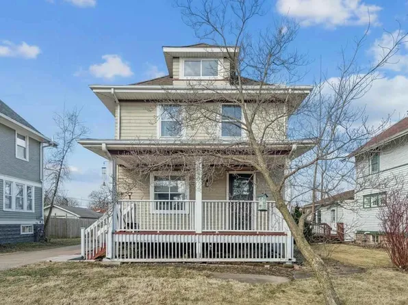 250 Highland Dr NW, Cedar Rapids, IA 52405