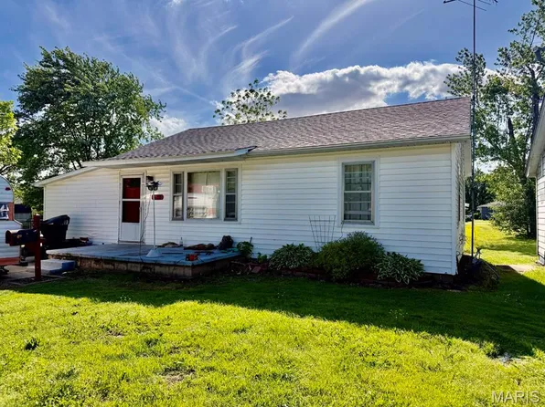 909 N Walnut St, Dexter, MO 63841