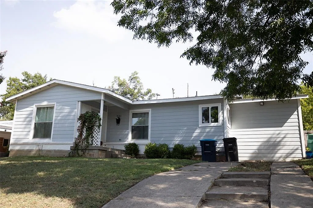 3 bed, 1231 sqft, $1,950 — Photo 3