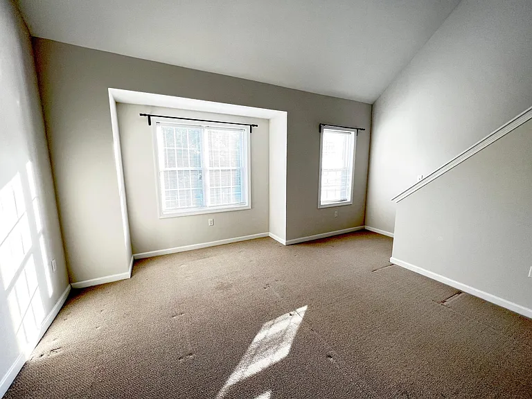8 Riley — Photo 10