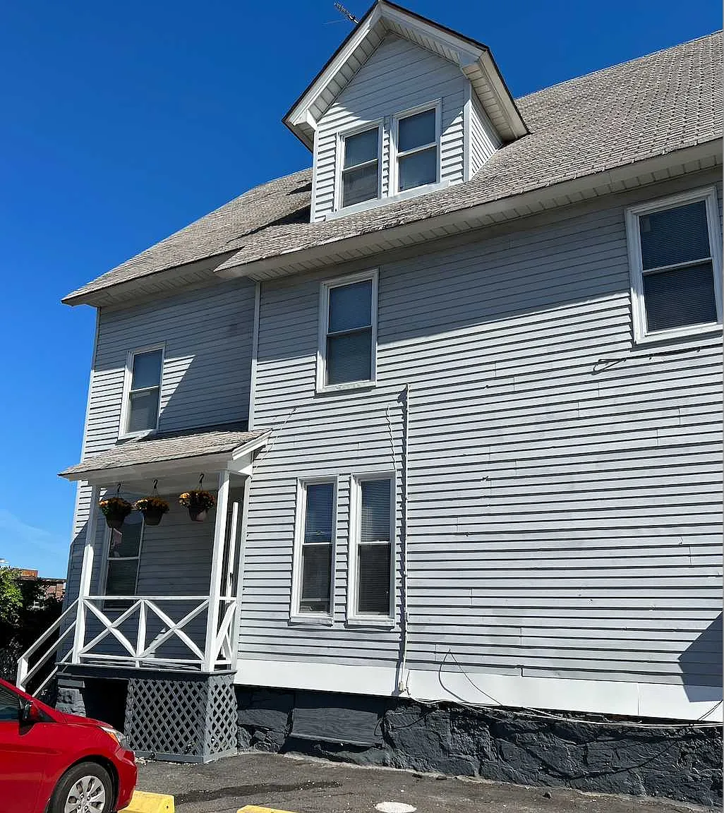 2 bed, $1,600 — Photo 1