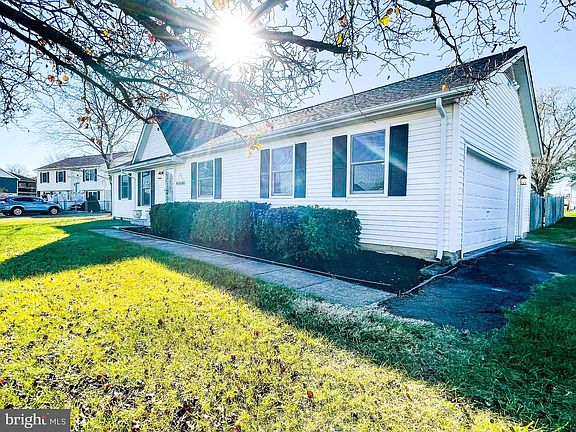 2nd image of 6905 Persimmon Ct