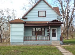 146 13th St, Windom, MN 56101