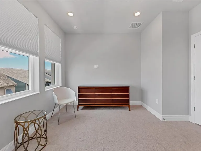 2329 Lindstrom St — Photo 18