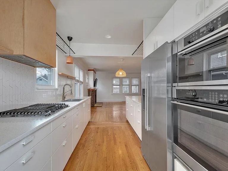 271 E Woodland St — Photo 34