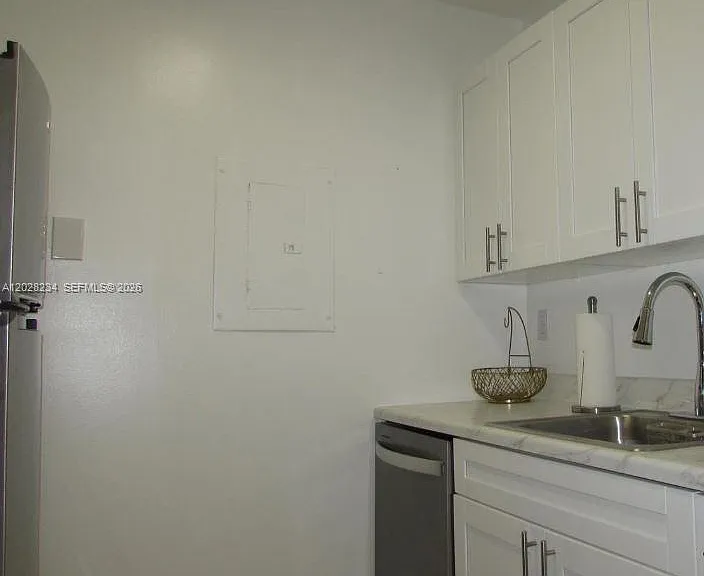 1141 Lake Victoria Dr #F — Photo 6