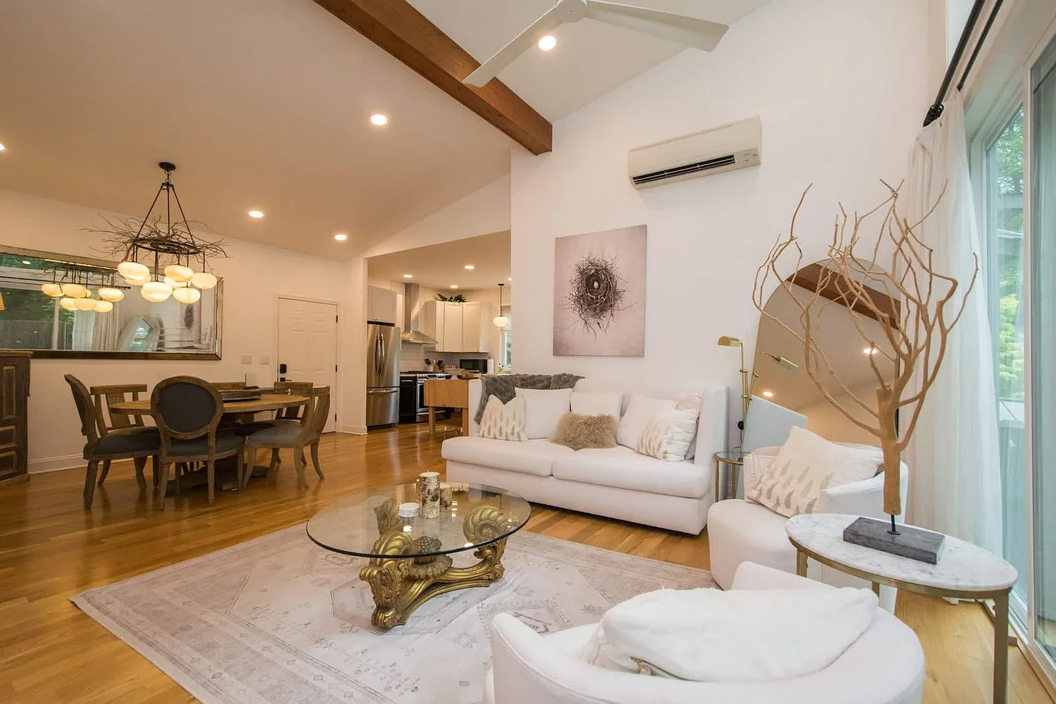 2 bed, 1.0 bath, 796 sqft, $4,200 — Photo 4