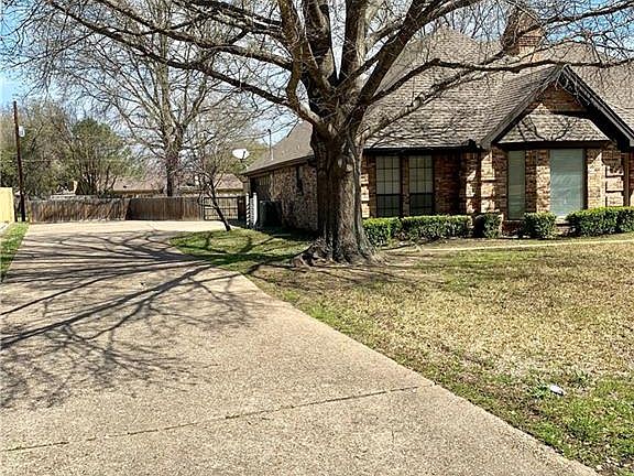 2nd image of 914 Canyon Dr