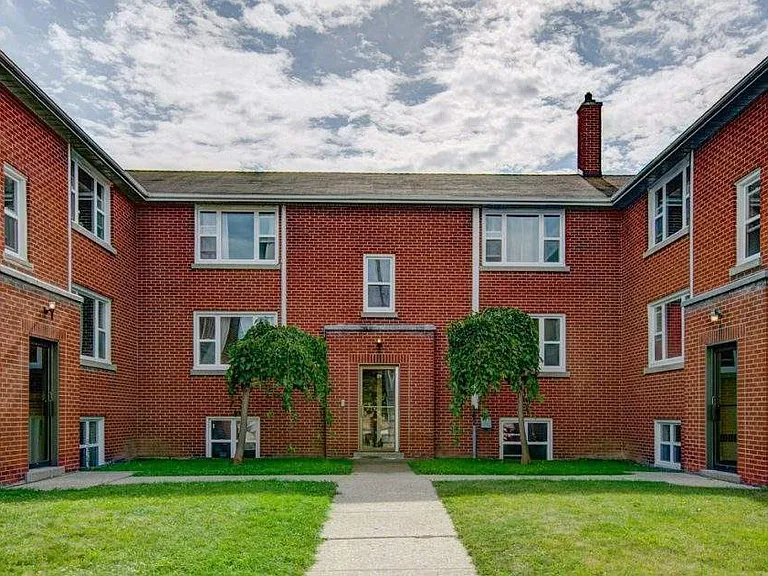 29 Brick St — Photo 1
