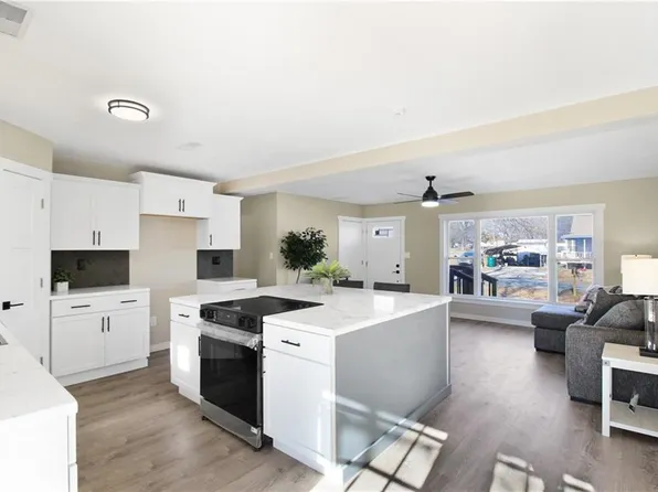 1030 Leonard Ave, Parsons, KS 67357