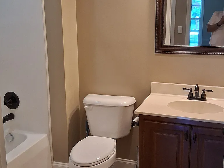 105 Oak Ln — Photo 4
