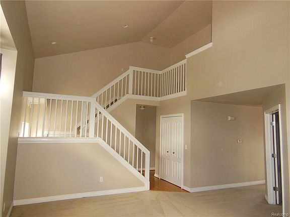 3rd image of 54 Grandview Cir