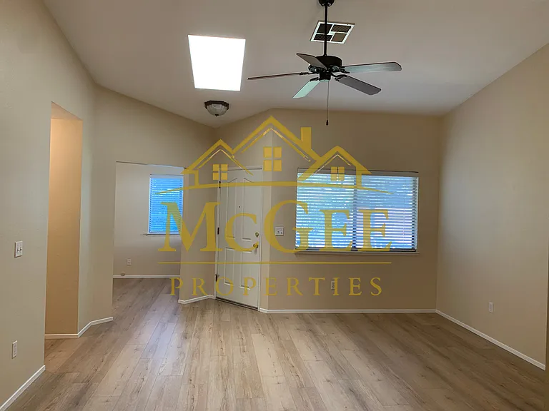 881 Spaniel Dr — Photo 3