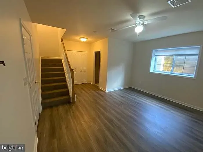 3 bed, 2.5 bath, 1880 sqft, $2,100 — Photo 4