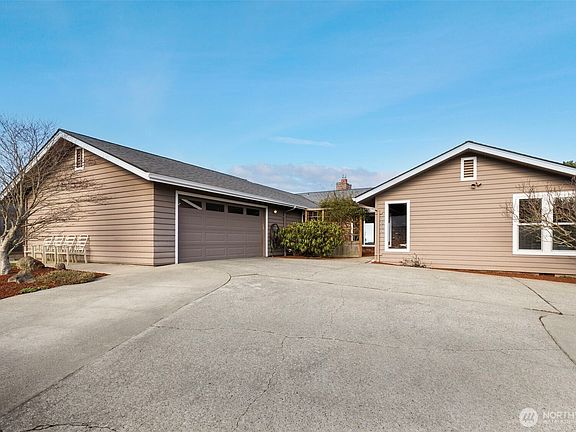 3rd image of 2775 Claremont Street