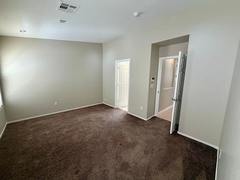 276 Heatherstone St — Photo 23