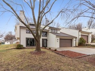 2304 Linda Cir, Urbandale, IA 50322