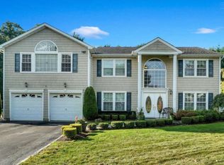 34 Bayberry Dr, Holmdel, NJ 07733