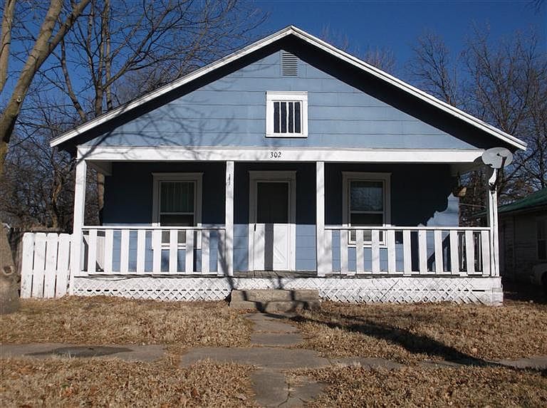 1st image of 302 E Pine Ave